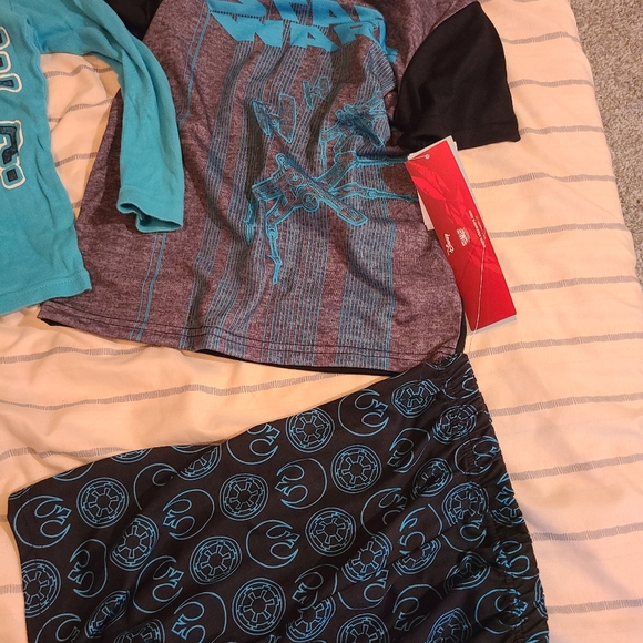 BOYS 2 PJ SETS SIZE 5 - Picture 2 of 6